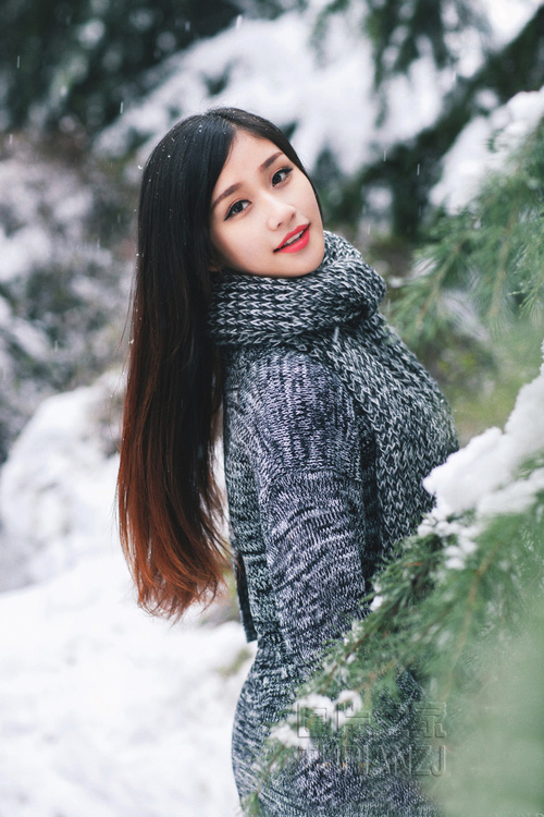 她双腿大开被绑在床:太爽了舒服吗再猛_点