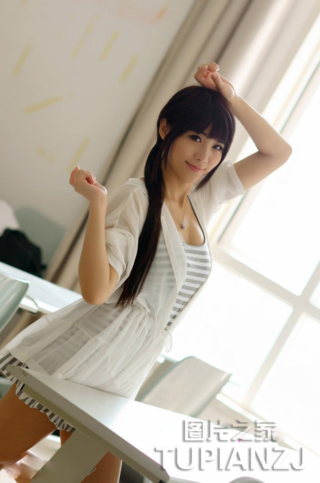 女闺蜜说我的好大|老师在上课我在她裙底摸她