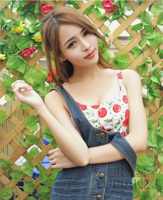 男吻女的腿中间那个位置:将腿分最开 销魂