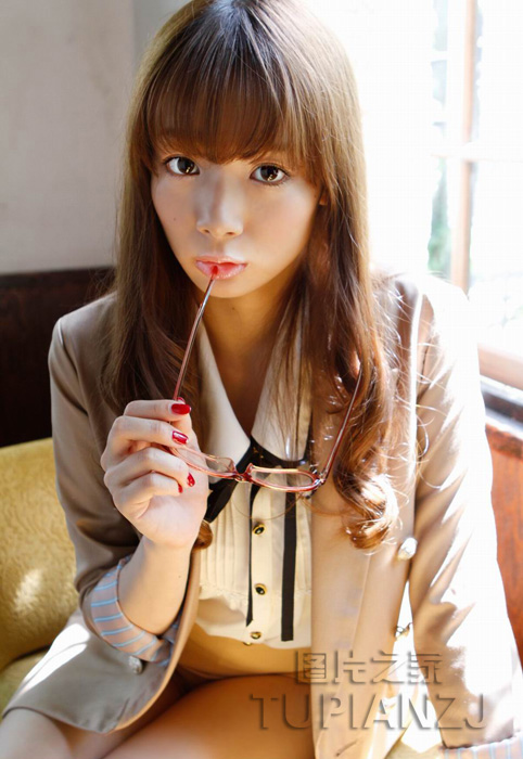 宝贝轻点夹泄我了:侮辱丰满美丽的人妻