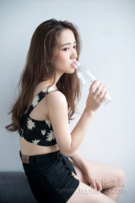 啊,嗯,轻点,车子越来越颠簸:我和隔壁少妇老师