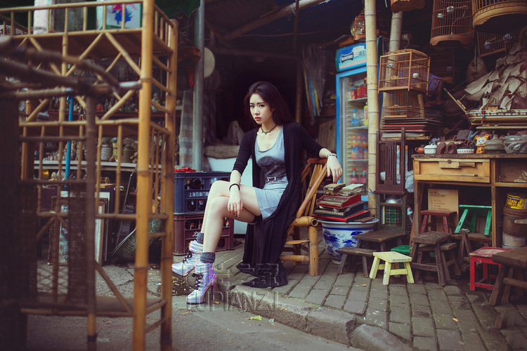 那天第一次我去逛情趣用品店,好尴尬！