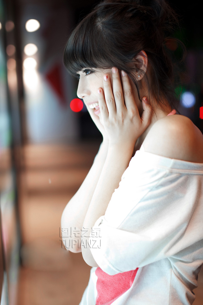 小东西终于长大了,可以做了|老何与雨婷小说在线