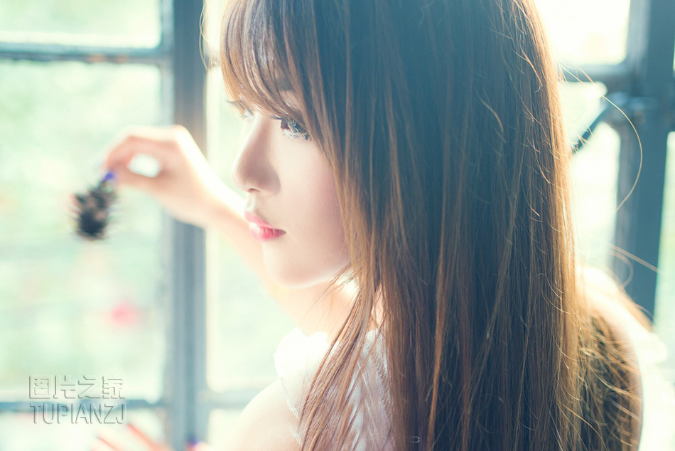 往下面灌大瓶可乐|偷看女的洗澡真刺激