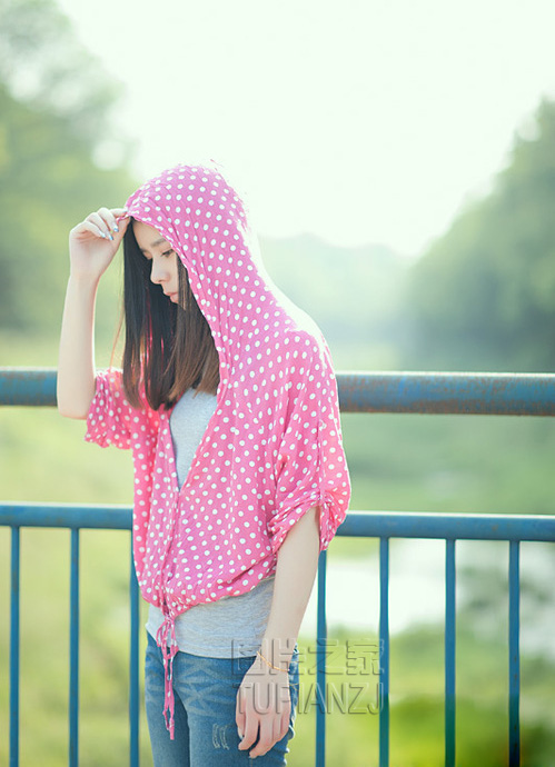 三个人弄了我一晚上:啊上课时候喷