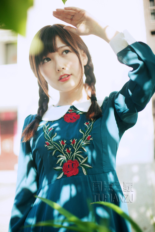 宿舍里揉捏_在宿舍里把她弄喷水了