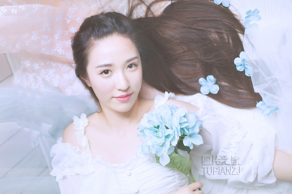 电梯里接吻有人进来|你在我身上卖力的样子