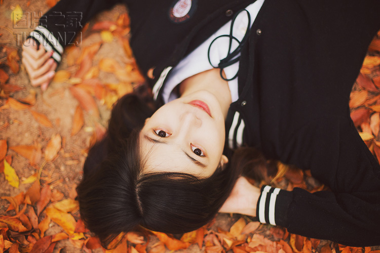 我漂亮的空姐老婆和同性姐妹内射出白浆