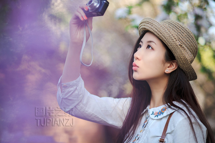 奶奶强行剥夺了我的母爱，却把她最深沉的爱全部给了我