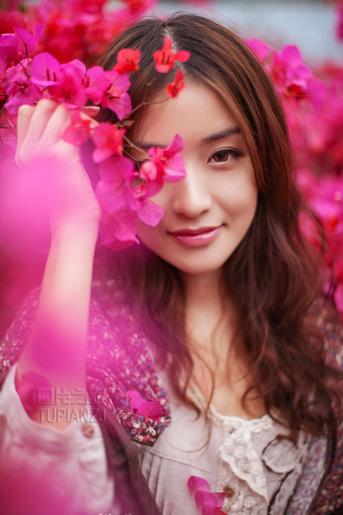 碰女人哪里能让她喜欢你 男人抚摸女票这几个部位 让女人瞬间心动!