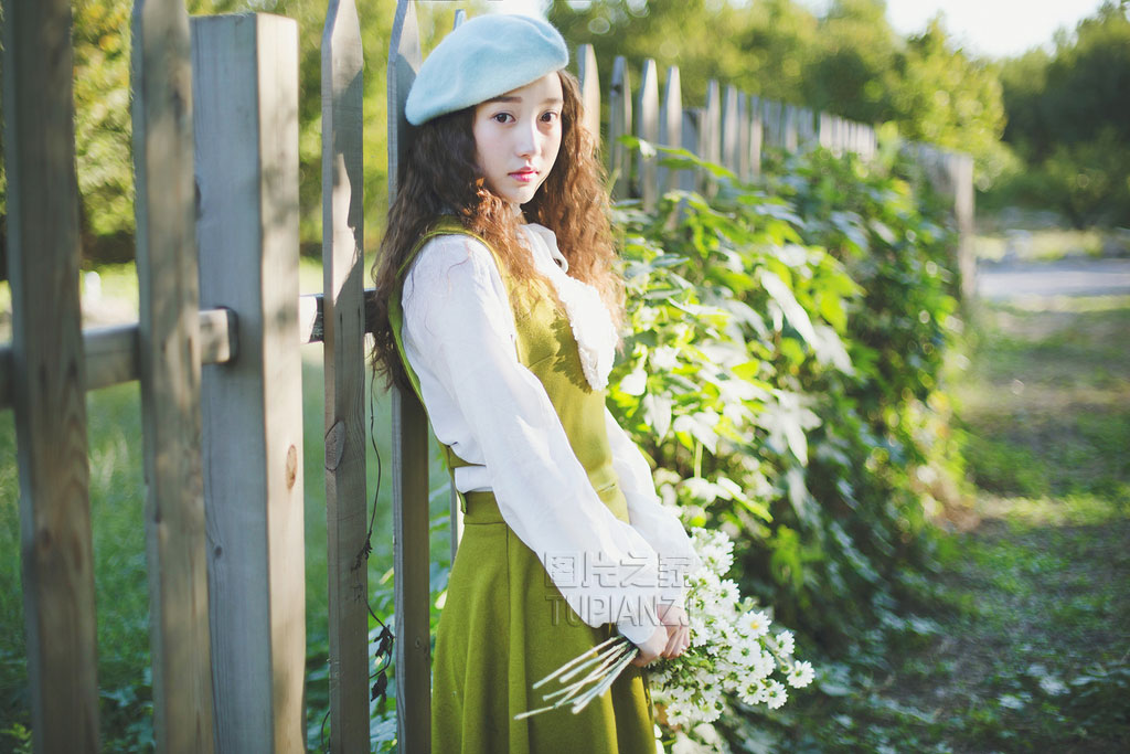 办公室挺进市长美妇雪臀:缓慢而坚定的刺入