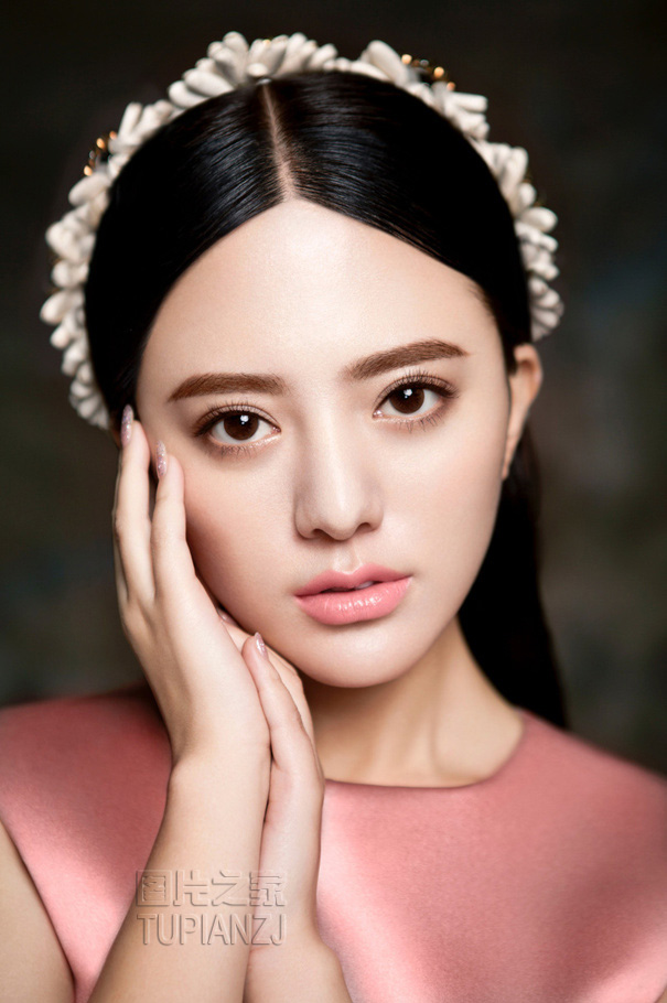 把她拉进了玉米地|不安分的手在身上游荡