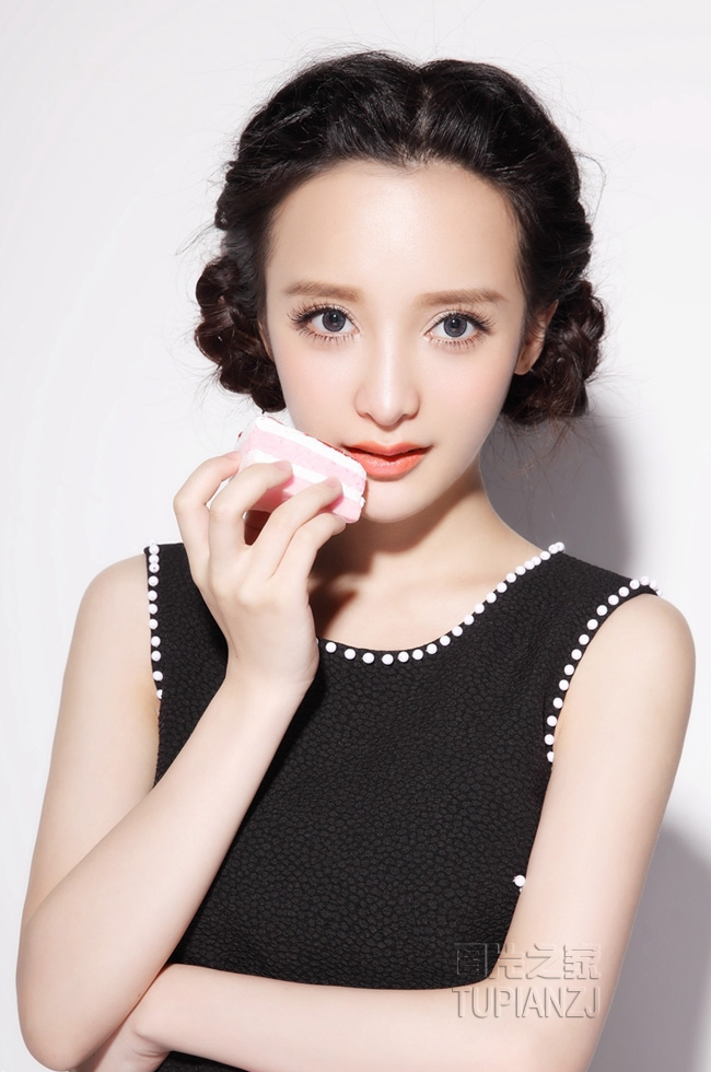 她的两片蚌肉已经张开:老板恩好大好紧好爽快点