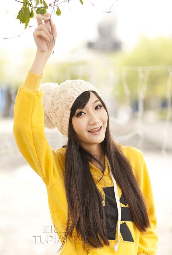 一个女同学把内裤给我看:成熟放荡的丝袜女市长