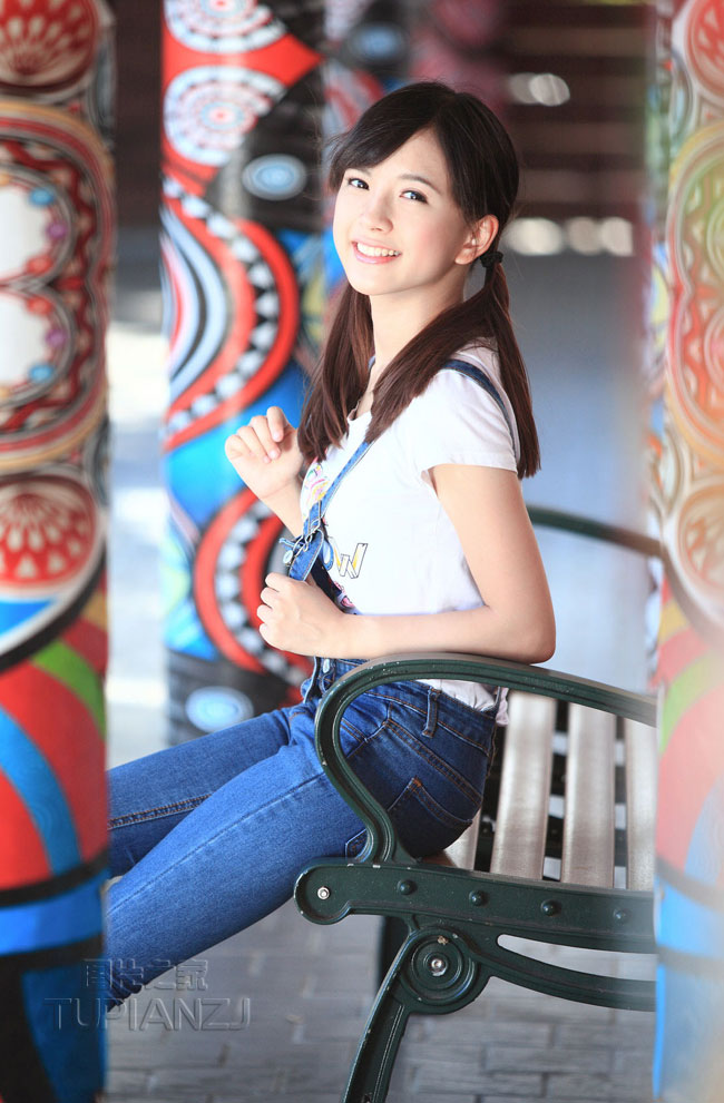 吃不下去按着头|我捡起班主任掉的一个遥控器