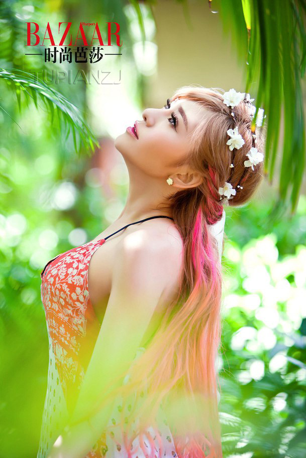 自己扶着东西坐下来|按摩着下面滑进去了