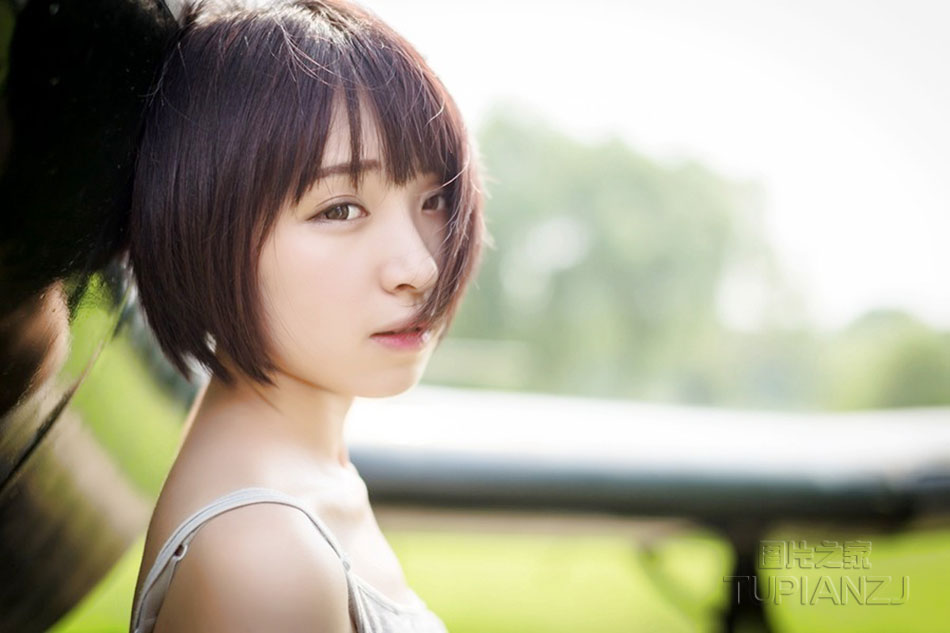 汤芳大胆人体艺术照片 汤芳的个人资料