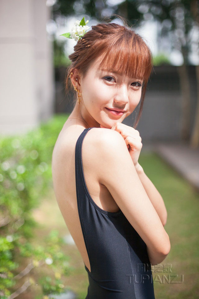 温暖且紧致的包裹:在护士后面慢慢挺进