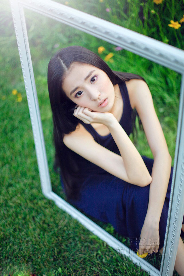 白嫩高耸的双乳:把屁股眼扒开给客人看露出