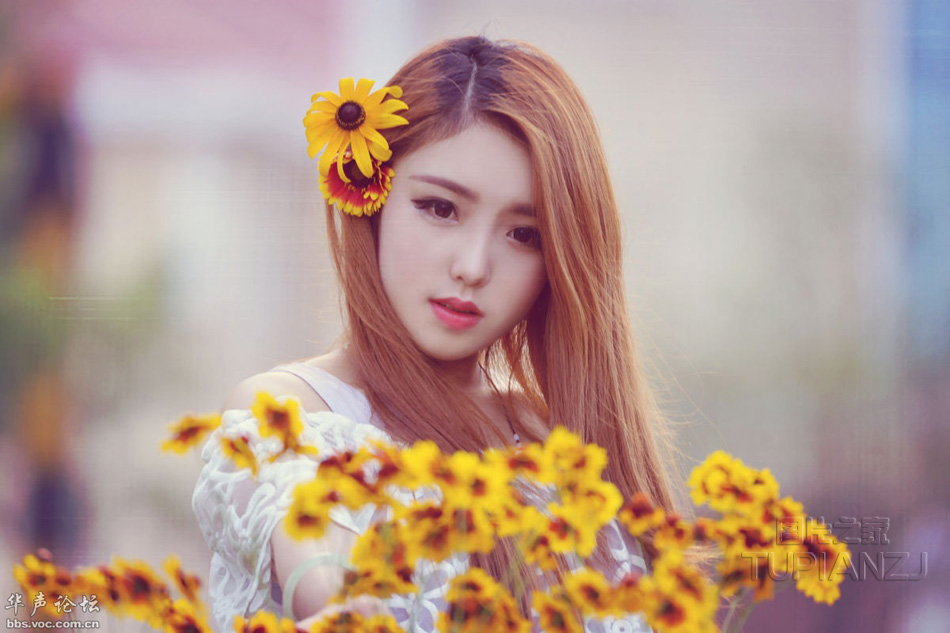 和女同桌上课啪啪小说:校长办公室莹莹岔开腿呻