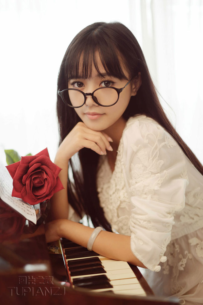 昆明小夫妻自拍照曝光 疑似公务员6P床照