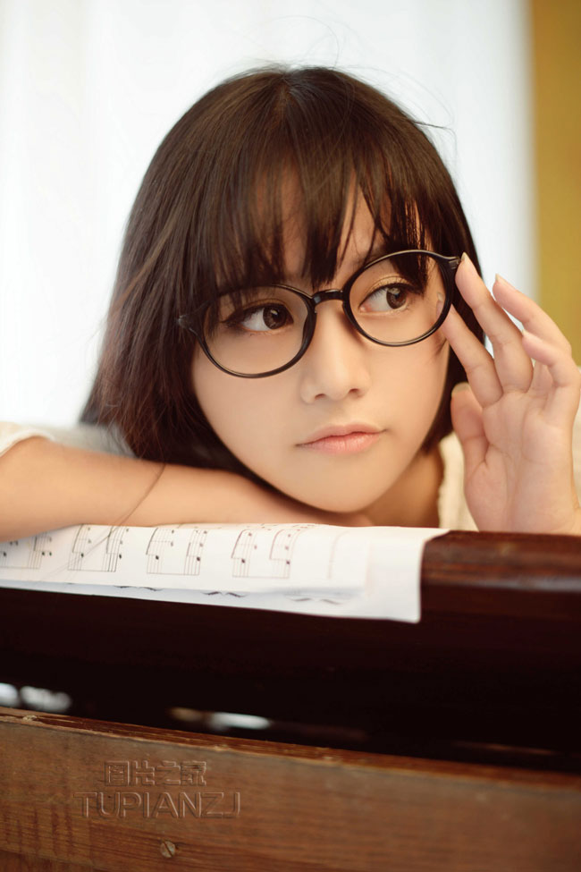 三男一女伦交过程|老外20厘米又粗又长