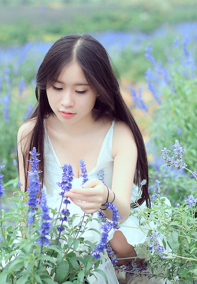 深夜，身旁睡着年轻貌美的肉体我却想着那个女人