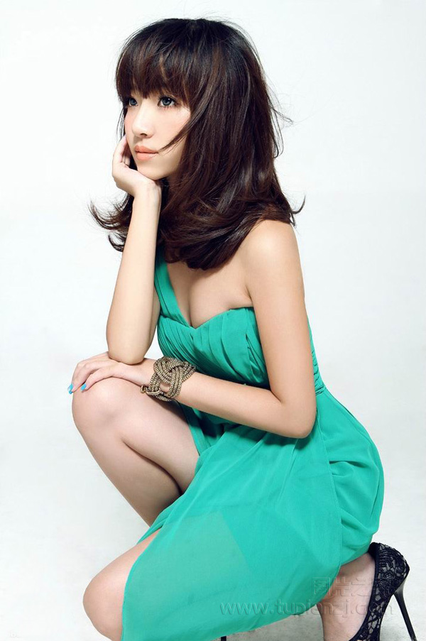 和男上司出差在宾馆的经历 那晚被他抱住奋力反抗