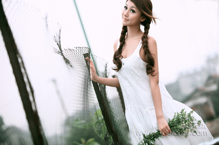 偷看我洗澡还用嘴吸我  那晚和闺蜜弟弟在浴室做了