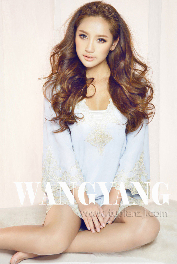 闺蜜她爸撞见我浴巾滑落邀我嘿咻