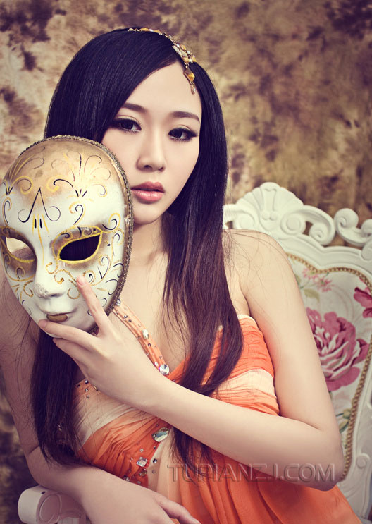 撑开侠女美妇叶婉霓:两个老头一起要我爽