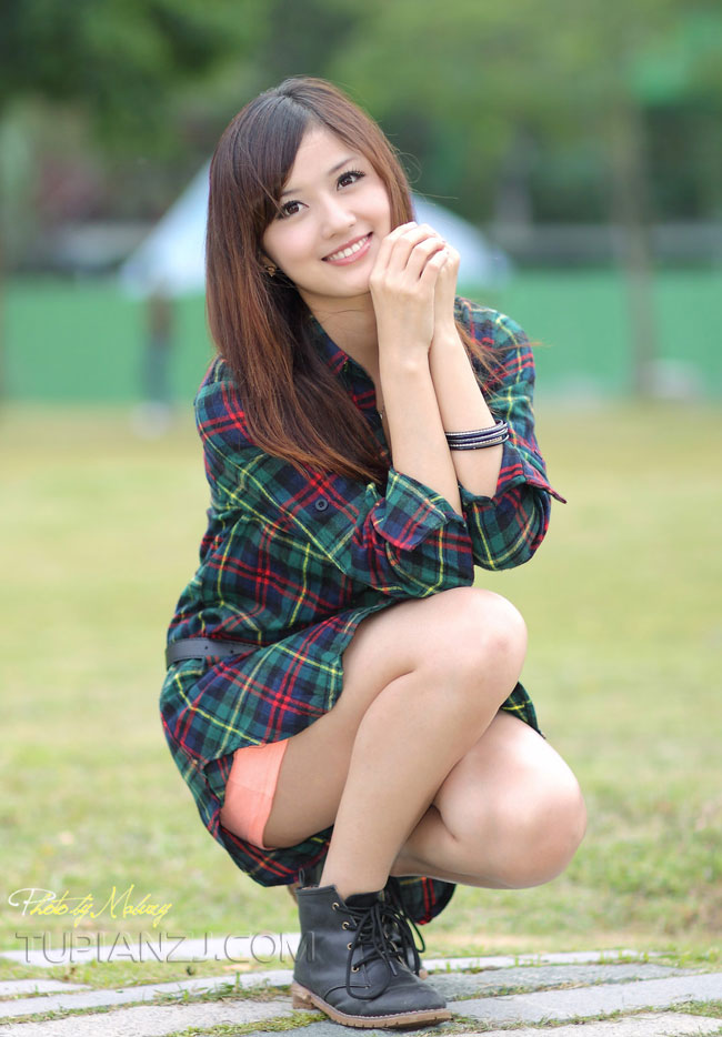 我男友那个好大好爽 骑坐在男友腿上被吸胸