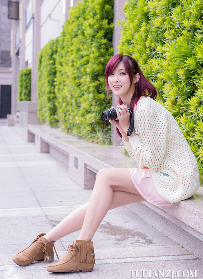 看到女朋友和陌生男人手牵手逛街，才知道被分手