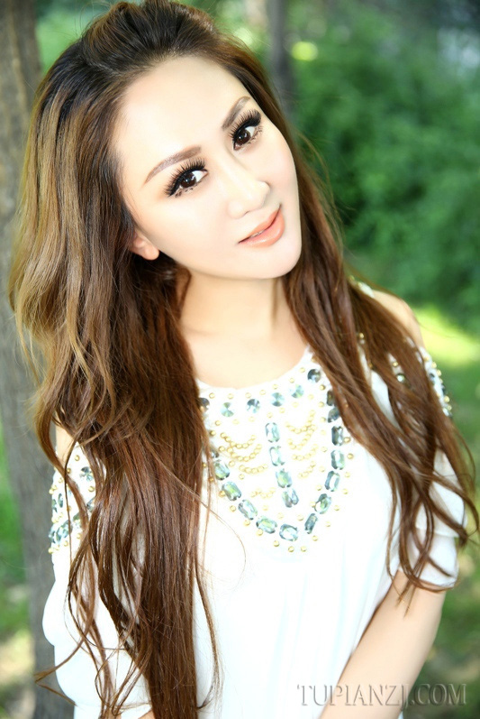 小东西我们在水里做|丰满女同事和我高