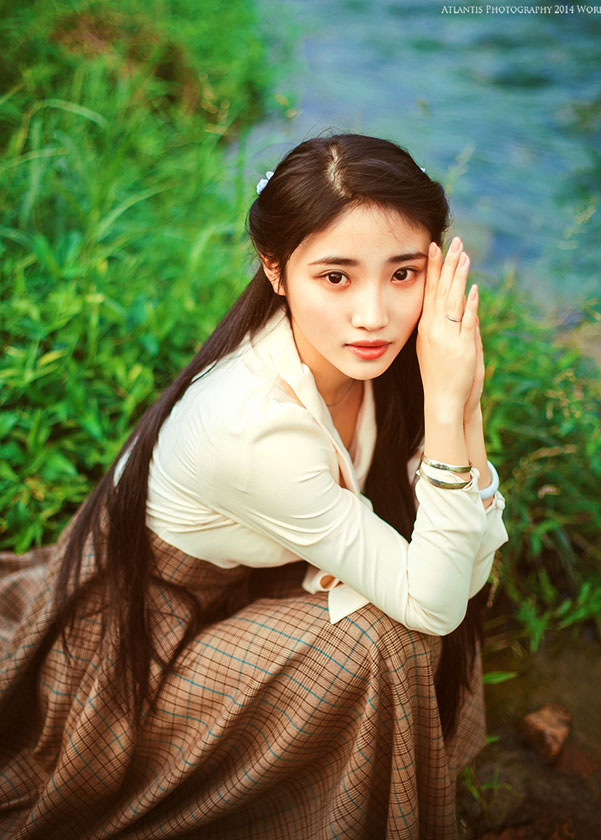 电梯里他挺进我的身体:他坚定而又缓慢地进入