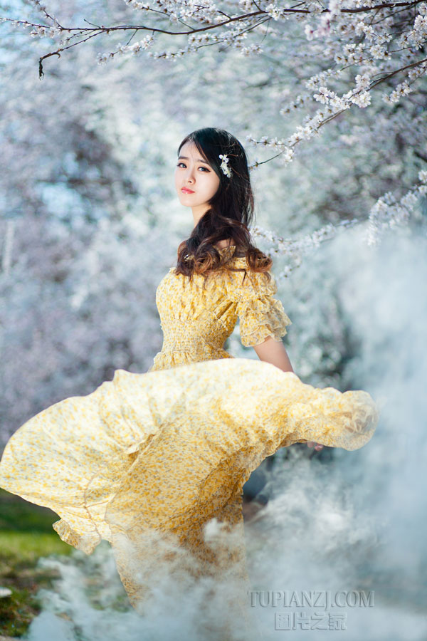 越南美女下面毛茸茸:他把舌头伸进里面搅动