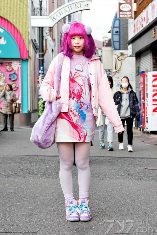 日本原宿街拍图片：原宿风图片女生街拍