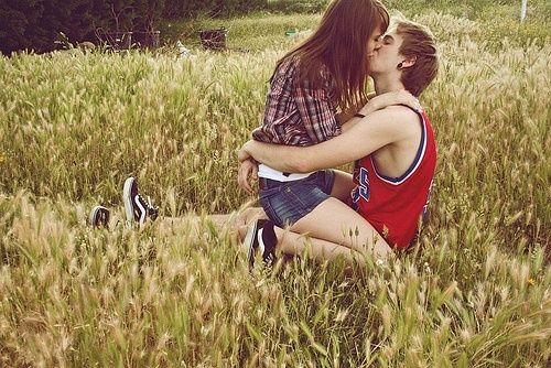 接吻图片唯美情侣图片：非主流情侣图片接吻图