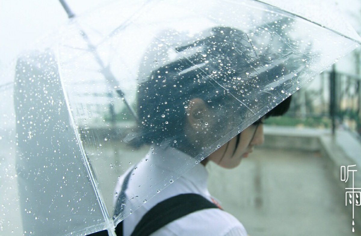 淋雨图片伤感不打伞男：男人淋雨图片唯美 - 伤感说说吧