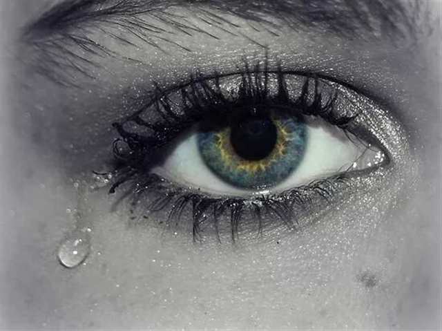 并没有因为悲伤而产生毒素,相反经常流泪会增加泪腺的负担