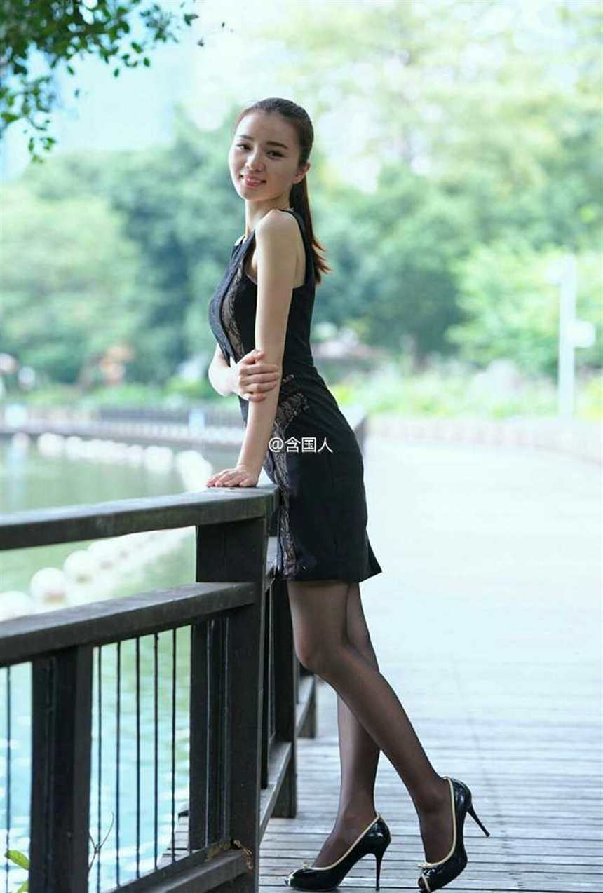 黑丝高跟美女少妇同事