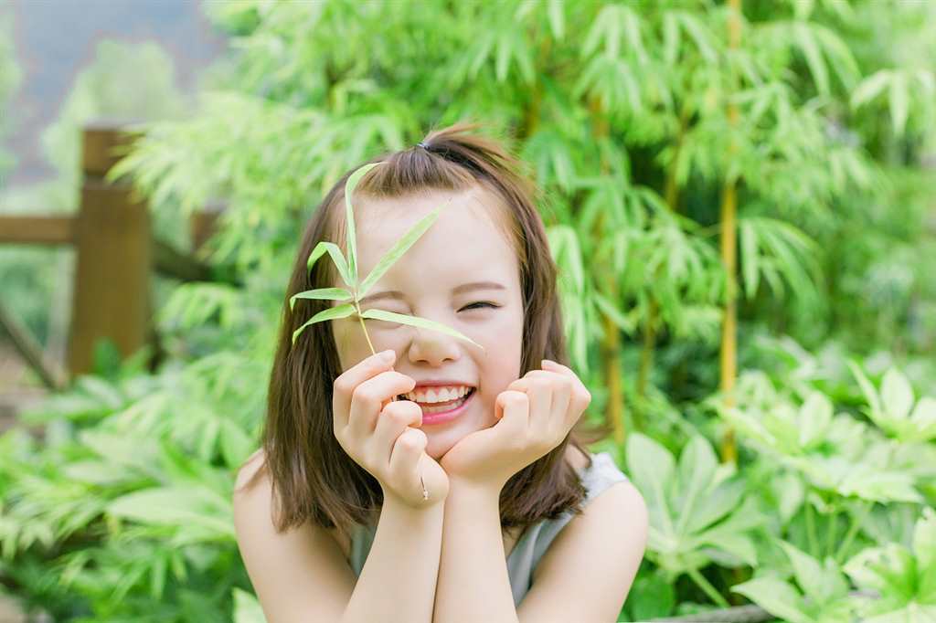 大大咧咧,爱笑爱乐的女孩