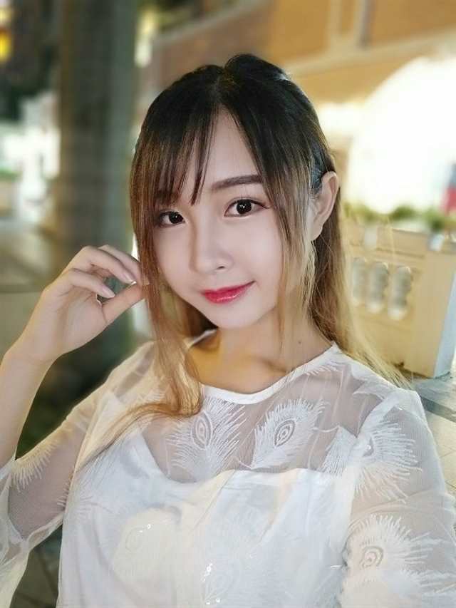 老婆网美女自拍美乳呼之欲出(