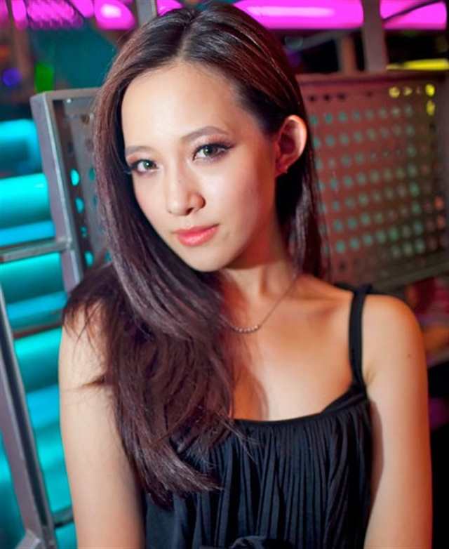 90后美女夜店放荡