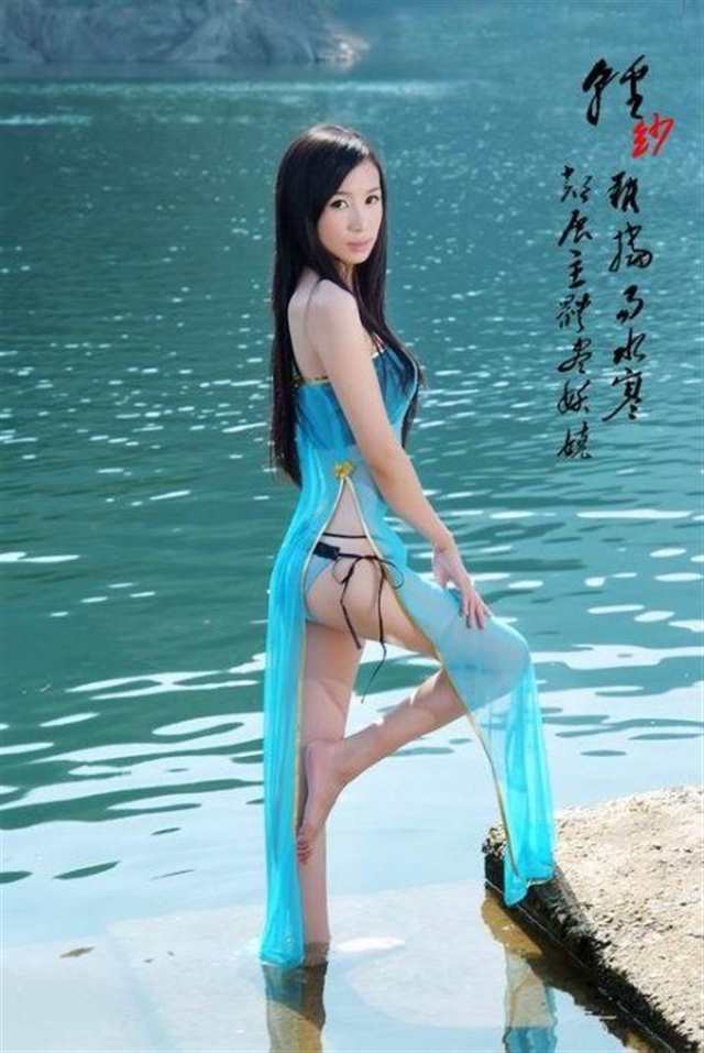 裸体美女,露出私密器官福利