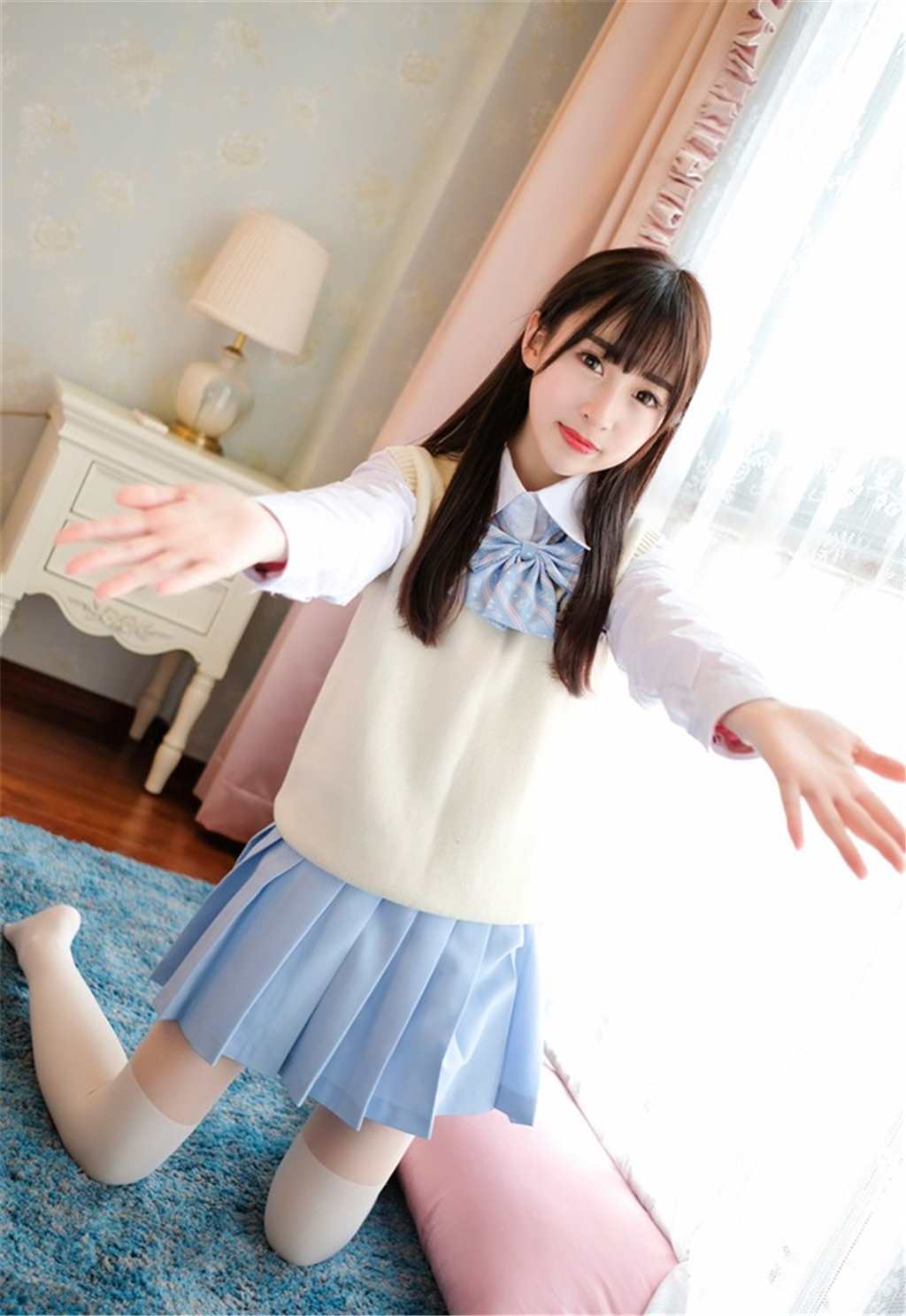 清秀的脸庞,带着娇羞的微笑,温柔可爱招人爱!#女生#制服