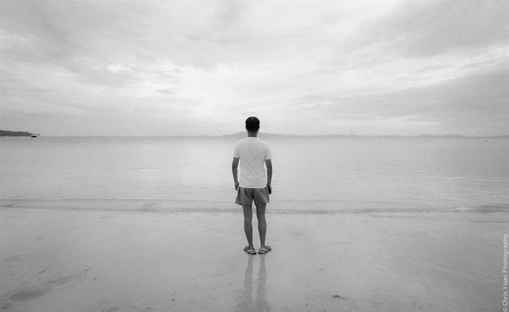 手机壁纸一个人的孤独图片#男生#背影#大海#海边