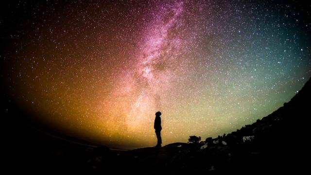 一个人孤独地仰望夜空图片#星空