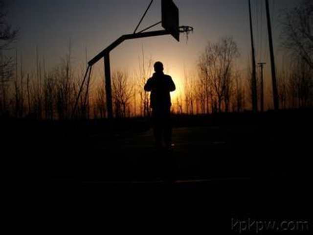 男生打篮球背影图片#黄昏
