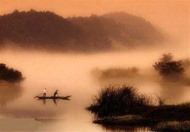 人的成熟是从拥有一份渴望已久的淡然心境开始.#唯美#雾#湖水